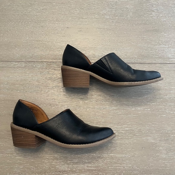 Black Faux Leather Heeled Shoes - Picture 2 of 9